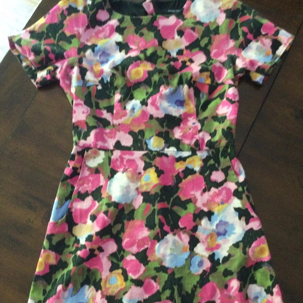 French Connection floral dress. Size 6. Excellent condition.